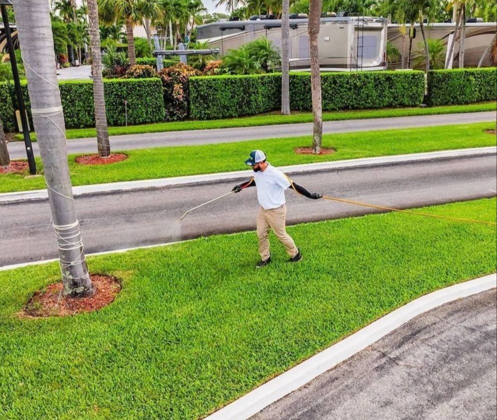 Commercial fertilization and pest control services in Palm Beach County, FL-1-1 Commercial fertilization and pest control services in Palm Beach County, FL-1-1