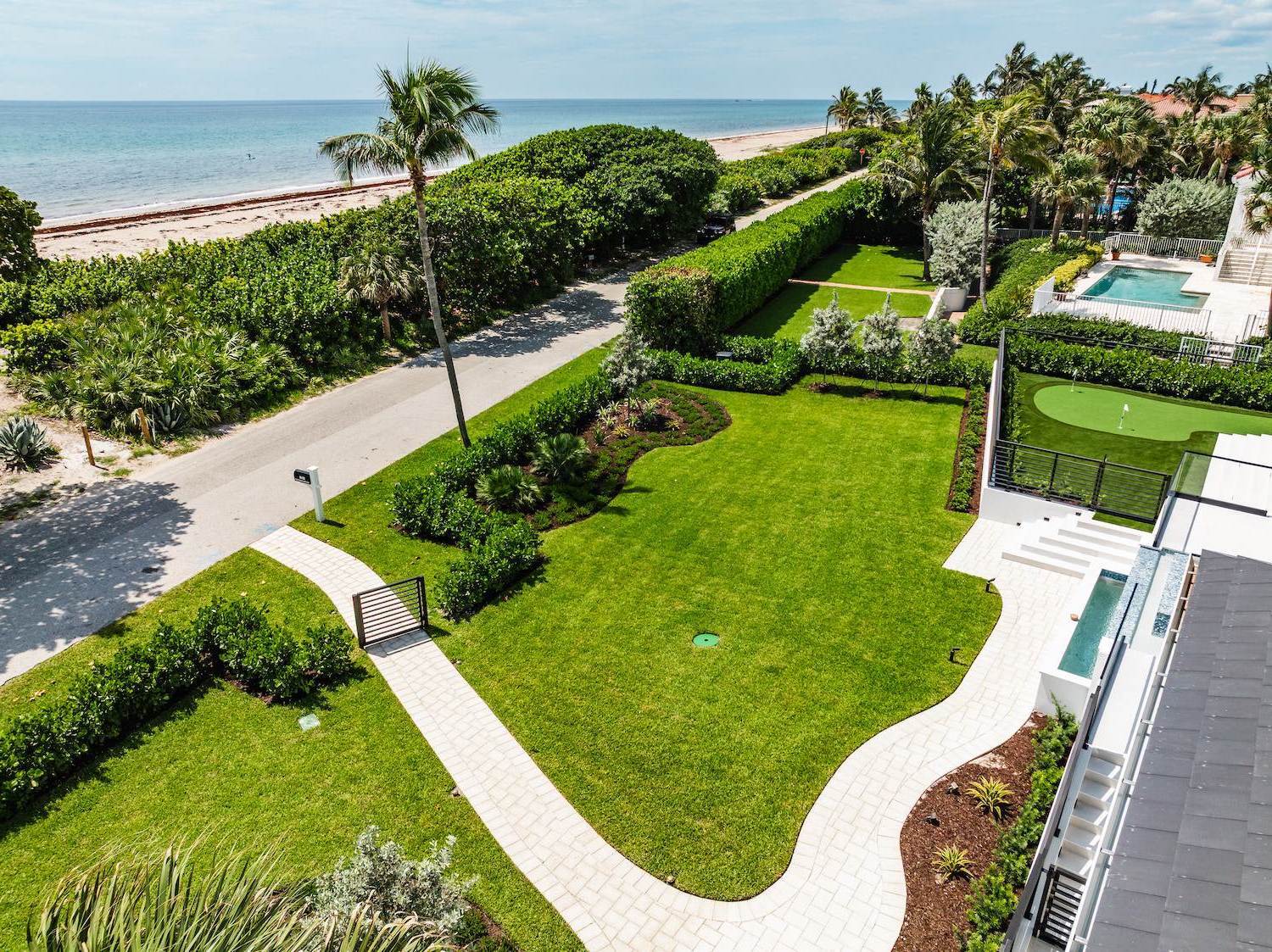 Estate management and landscaping services for property managers in Manalapan, FL-1